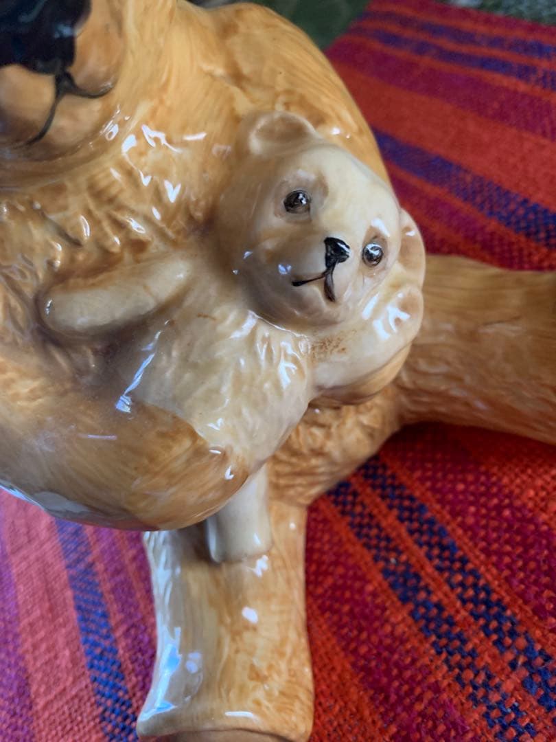 イギリスアンティーク　クマさんがクマちゃんを抱っこしてるレアな陶器のテディベア！