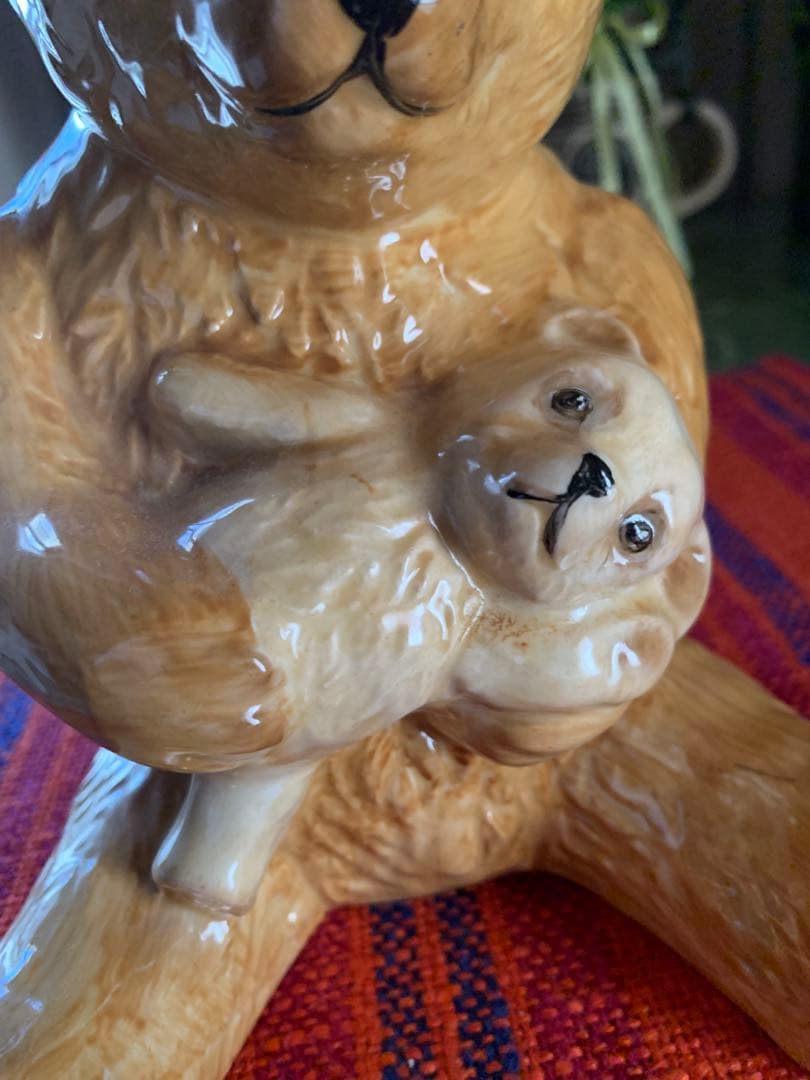 イギリスアンティーク　クマさんがクマちゃんを抱っこしてるレアな陶器のテディベア！