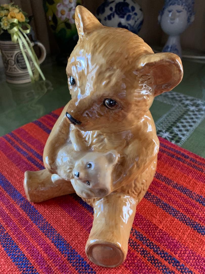 イギリスアンティーク　クマさんがクマちゃんを抱っこしてるレアな陶器のテディベア！