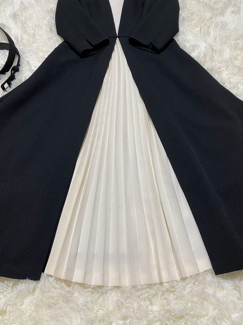 【送料込】ストロベリーフィールズセンタープリーツワンピース黒　佳子様　卒業入学式