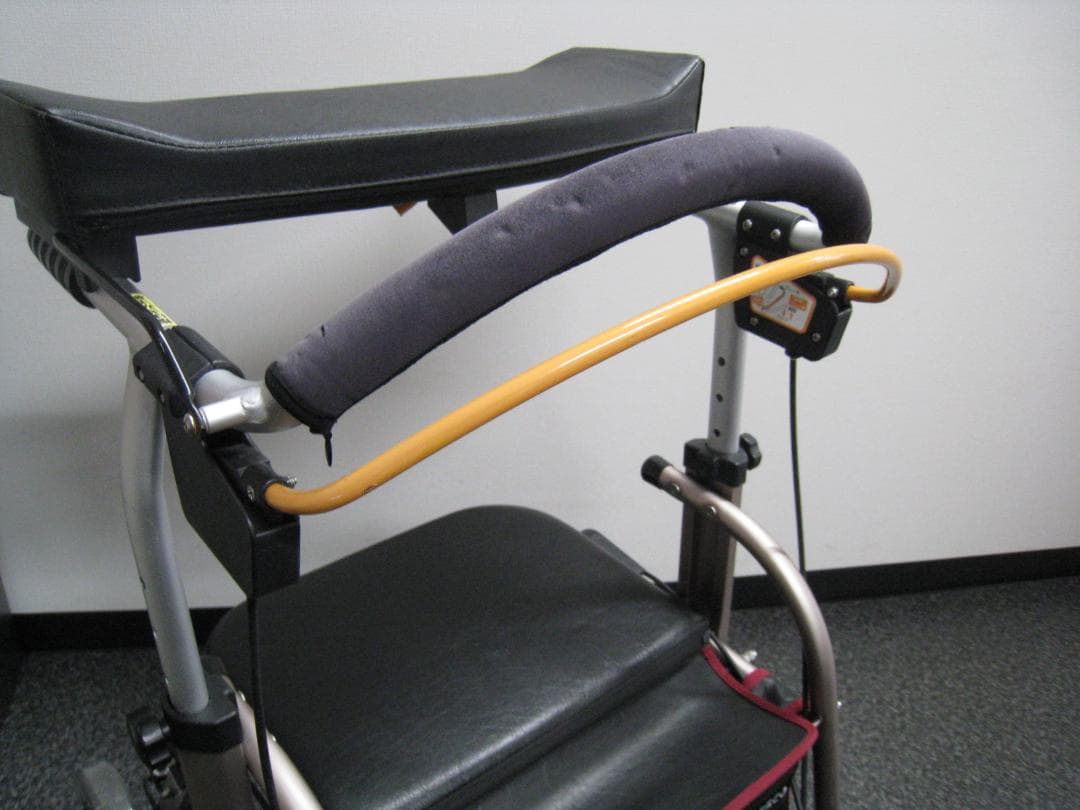 【送料無料】ナブテスコ 前腕支持型歩行車 REHAMO コンパル抑速ブレーキ ③