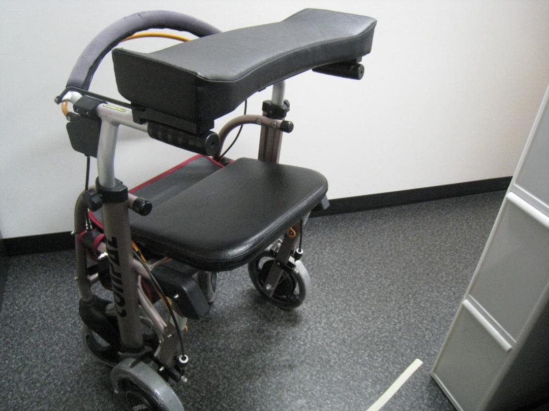 【送料無料】ナブテスコ 前腕支持型歩行車 REHAMO コンパル抑速ブレーキ ③