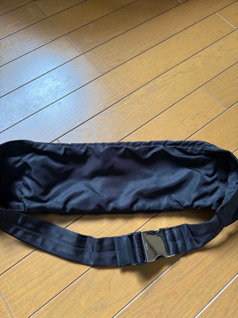 ✨極美品✨ プラダ ボディバッグ ウエストバッグ 三角ロゴ ナイロン ブラック