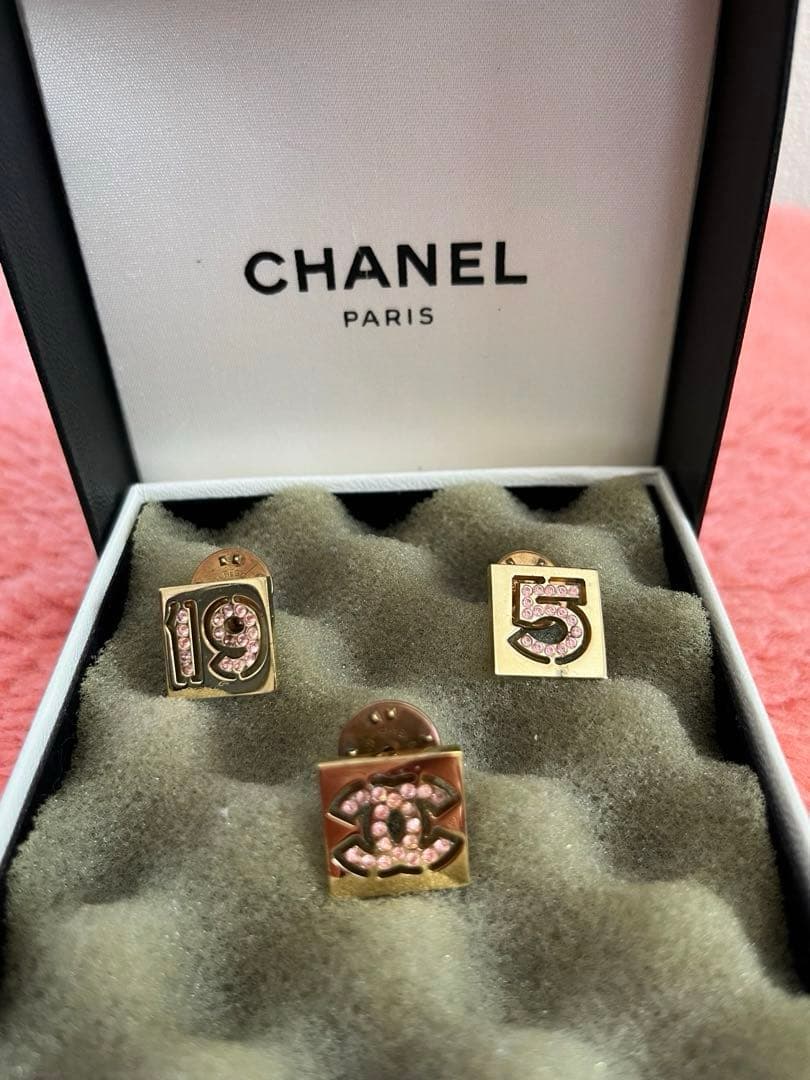 ssimmttong⭐︎正規品CHANEL ピンバッチ３点セット