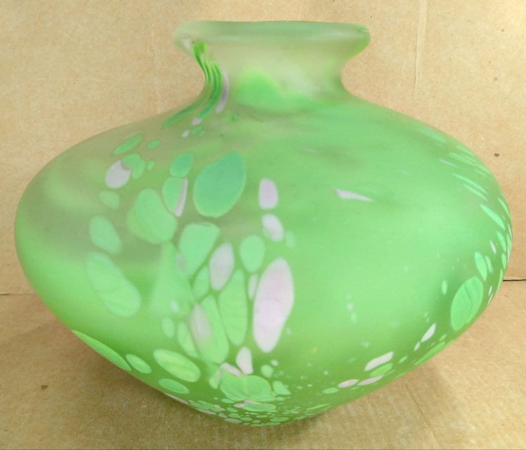 【本物保証】藤田喬平 手吹 金彩花瓶(緑色系) 共箱 栞 ｗ16㎝超