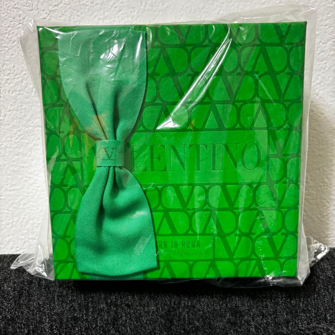 ヴァレンティノ ドンナ ボーン イン ローマ グリーンストラヴァガンザ