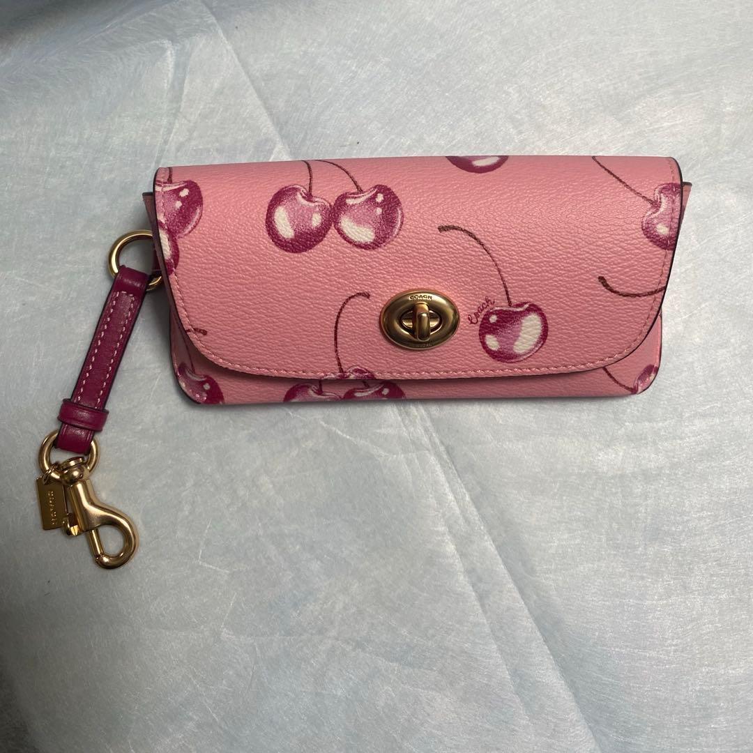 COACHチェリー柄ピンクレザー メガネケース