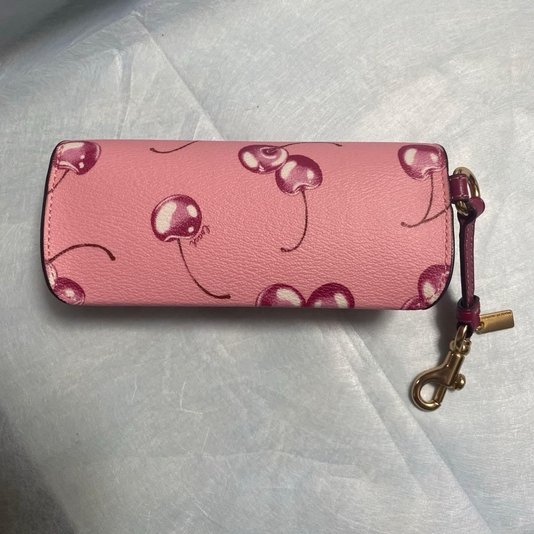 COACHチェリー柄ピンクレザー メガネケース