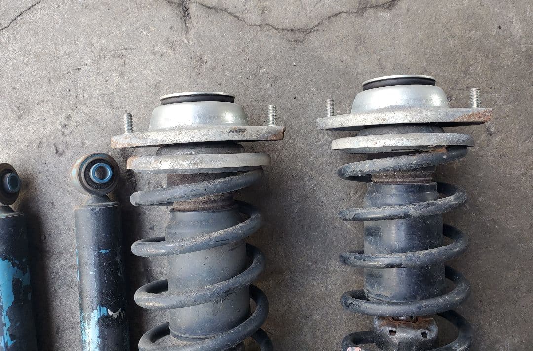 MH23S ワゴンR カヤバニューSR 1台分