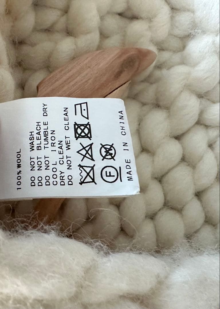 OUT OF FRAME HAND KNIT VEST フレームワーク