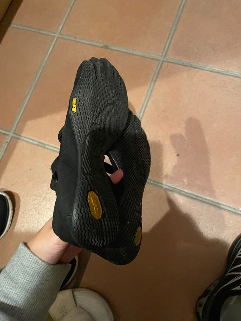 Vibram 5本指サンダル ブラック