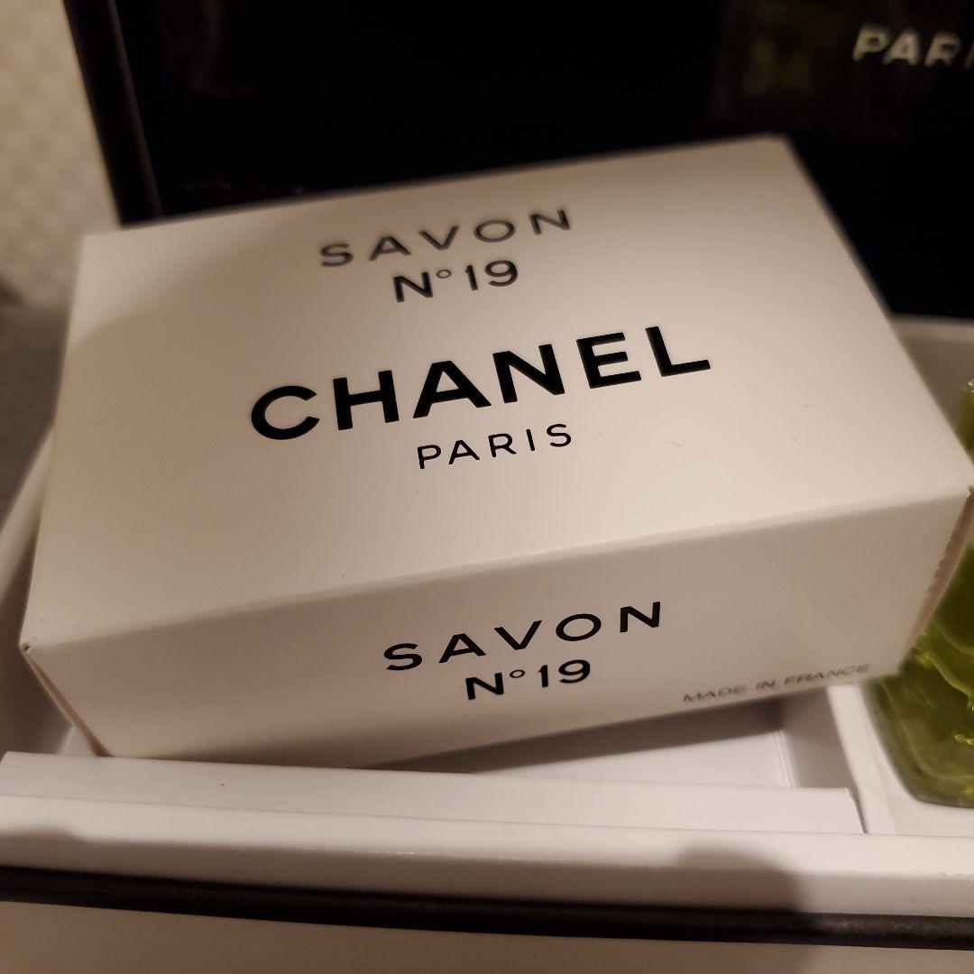 CHANEL N°19 香水とサボンセット