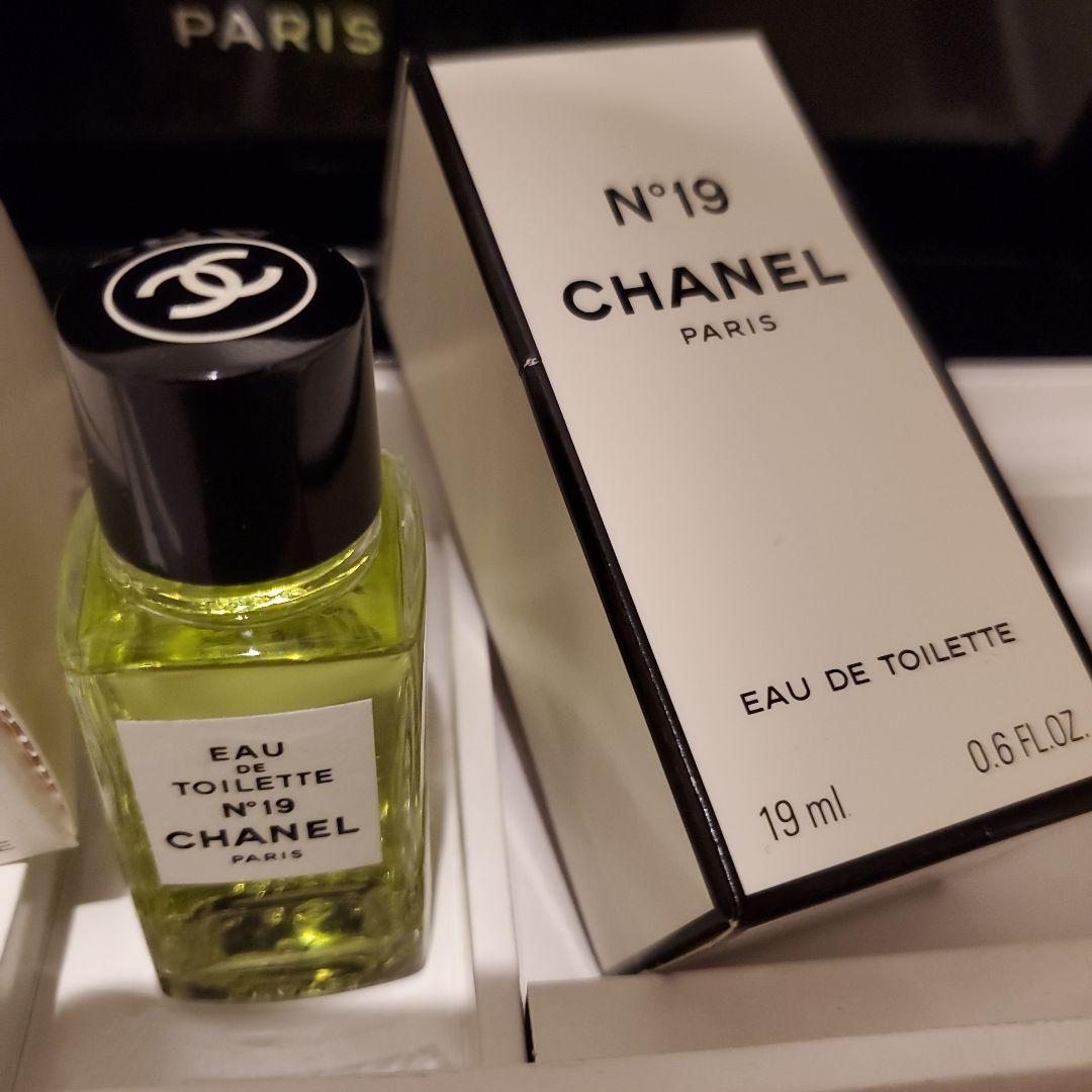 CHANEL N°19 香水とサボンセット