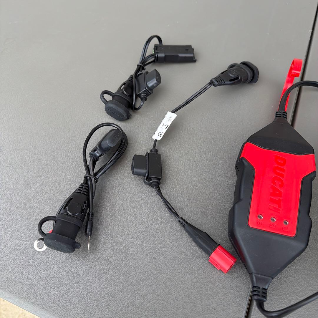 Ducati バッテリーチャージャー