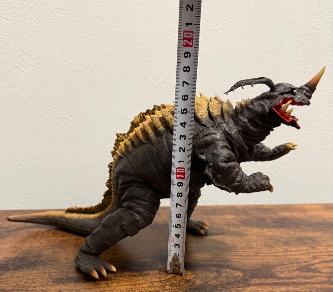 透明怪獣　ネロンガ　単品