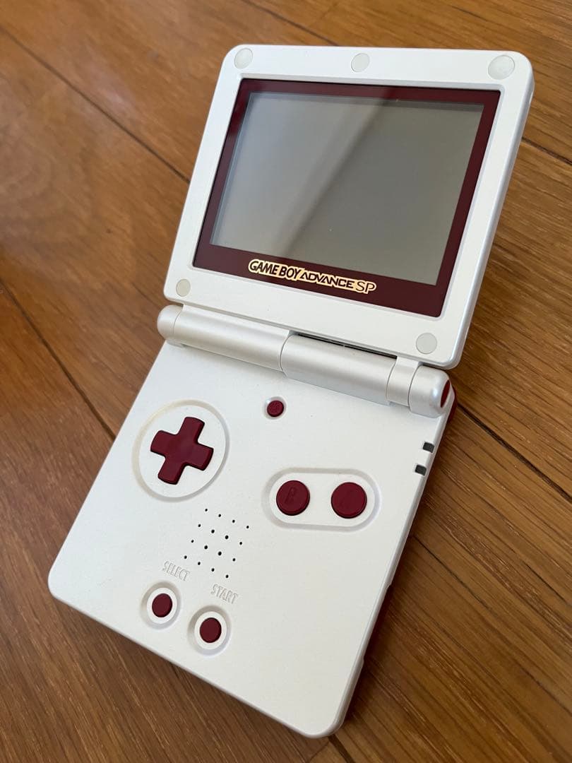 ゲームボーイアドバンスSP本体　ファミコンカラー　ソフト5本付き！