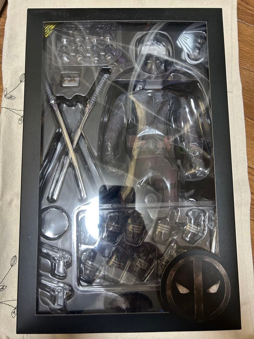 デッドプール 2 灰まみれ　ホットトイズ