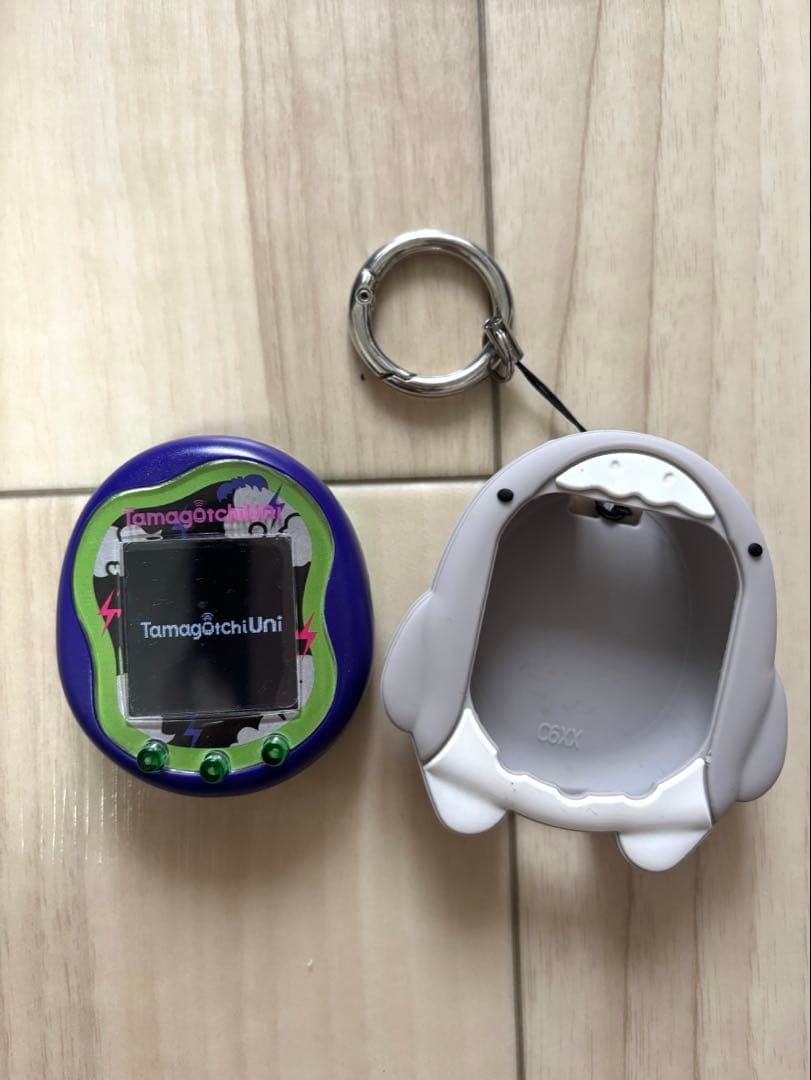 Tamagotchi Uni パープル　たまごっちユニ シリコンサメケース付き