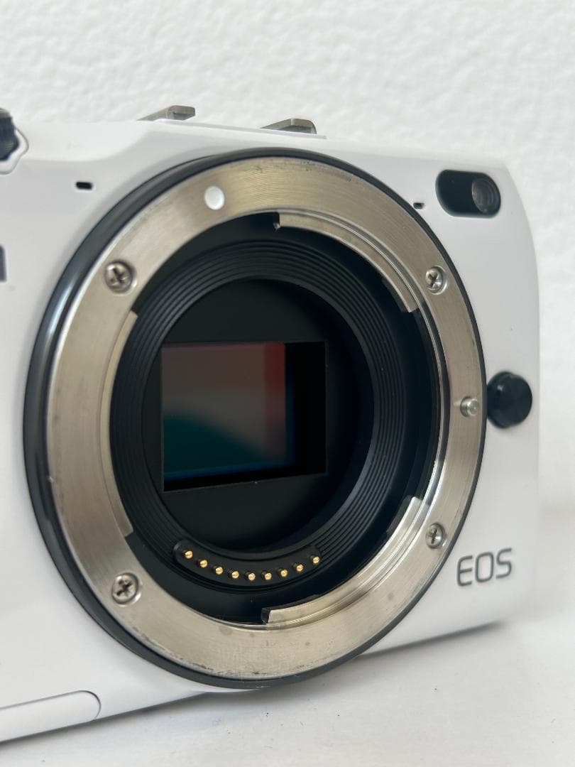「美品」Canon EOS M2 ホワイト　ミラーレス一眼　コンパクトカメラ