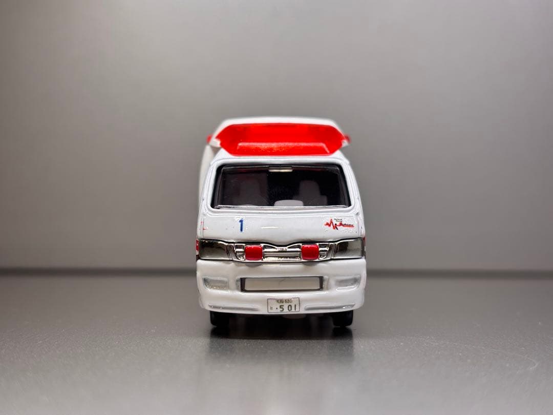 k トミカ救急車「カスタム」