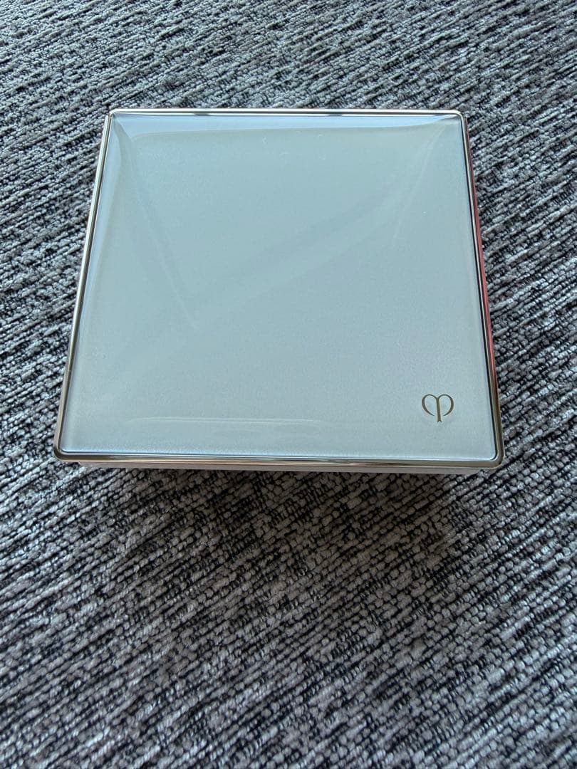 クレ・ド・ポー ボーテ タンナチュレールプードルブラン