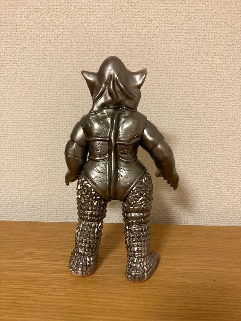 ブルマァク　肌色メタリックカラー　メフィラス星人