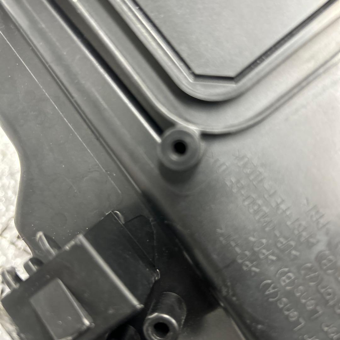 ヴォクシー右ヘッドライト