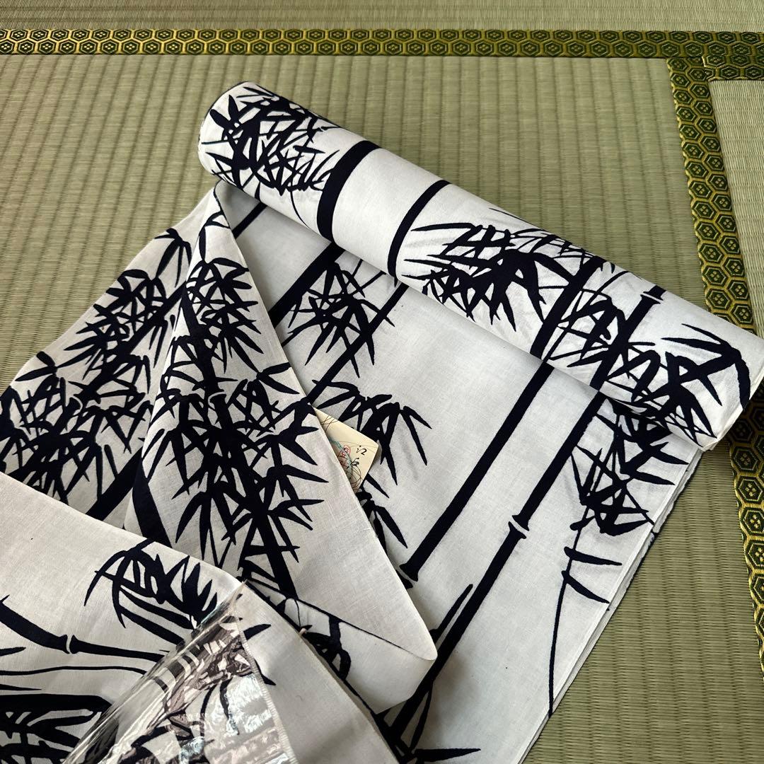 ❶反物　浴衣地　三勝染 ろうけつ染❷竹　小珍染　白地　【未仕立て】