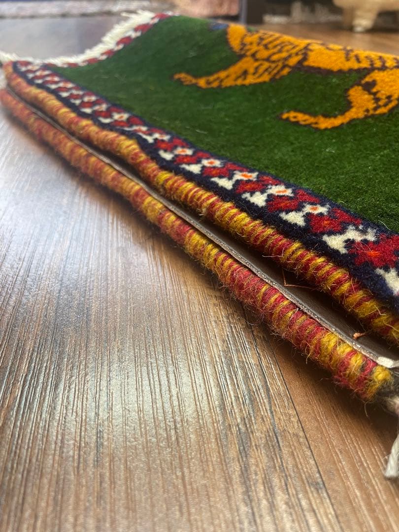 新品　ペルシャ絨毯　手織り　ヤラメ産　ライオン　緑色