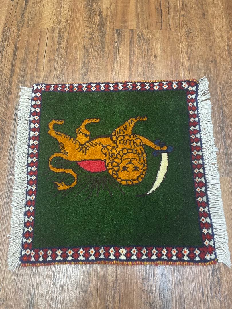 新品　ペルシャ絨毯　手織り　ヤラメ産　ライオン　緑色