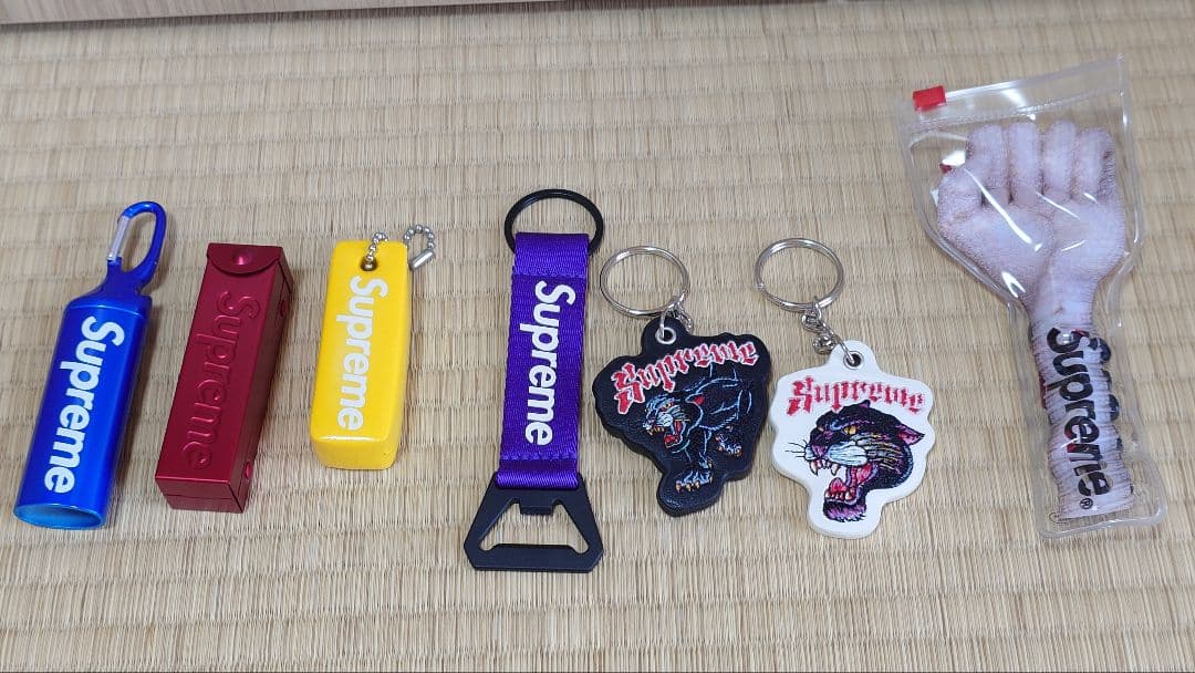 supreme アクセサリーセット キーホルダー等