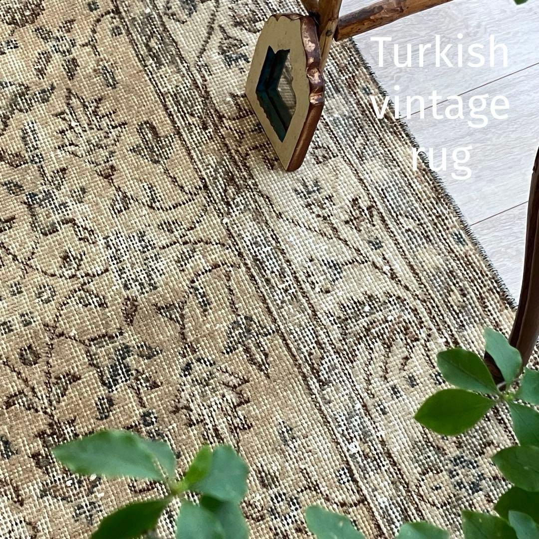 キャラメルベージュ55×119✳︎フラワー　L字デザイン　トルコヴィンテージラグ