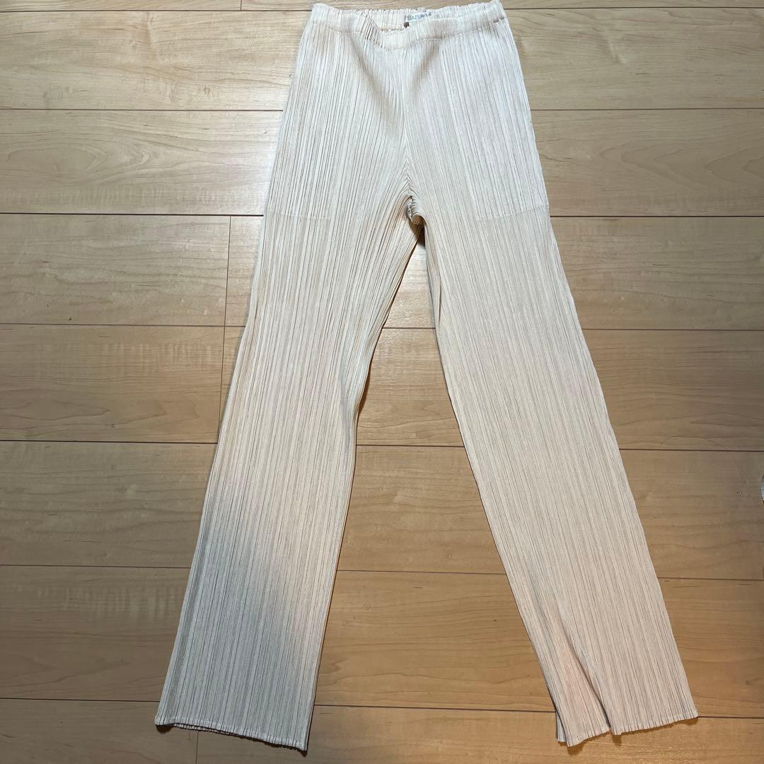 PLEATS PLEASE(プリーツプリーズ) ホワイトパンツ　ポケットあり