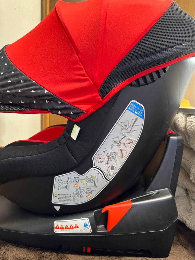 美品　ミッキーマウス　チャイルドシート　西松屋