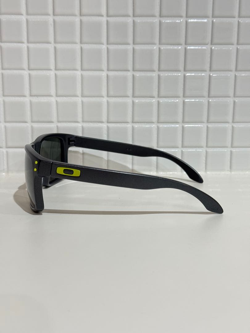 【美品】大人気 OAKLEY オークリー ホルブルック サングラス ダークグレー