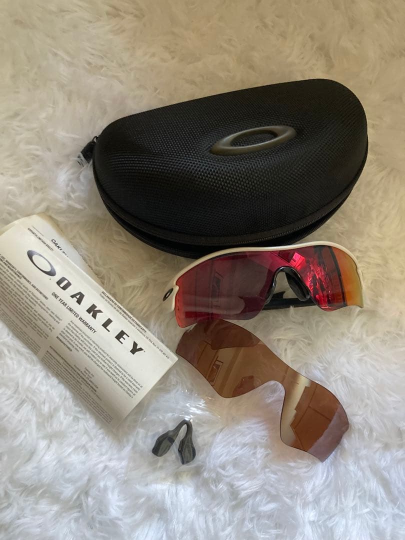 オークリー　スポーツサングラス レッドグラデーション