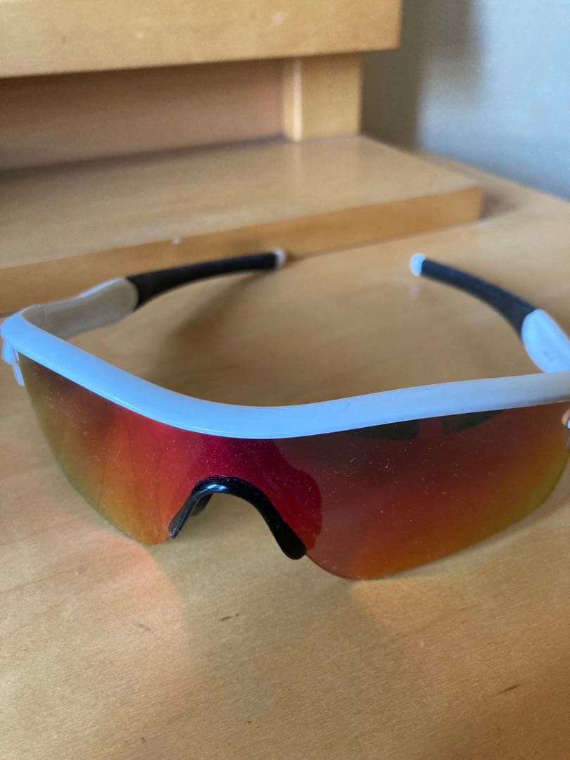 オークリー　スポーツサングラス レッドグラデーション