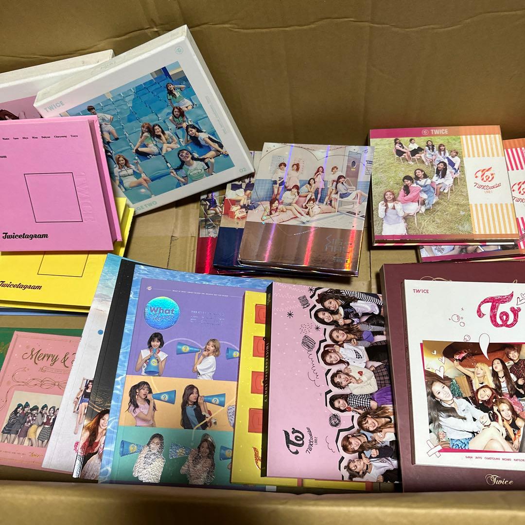 TWICECD、トレカ、ストラップ、缶バッジ、ポスター、アルバム、シール等色々