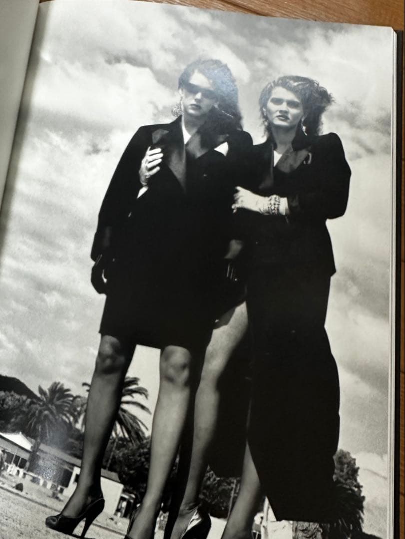 最終価格 YVES SAINTLAURENTイヴサンローラン イメージとデザイン