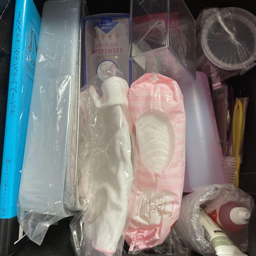 ネイル三級用のセットと本（バック付き）