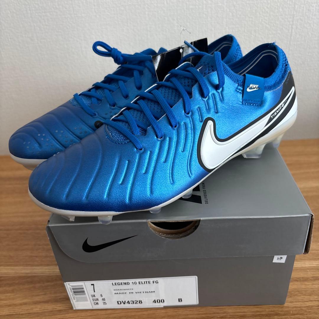 25　ナイキ　サッカー　スパイク　ティエンポ レジェンド 10　DV4328