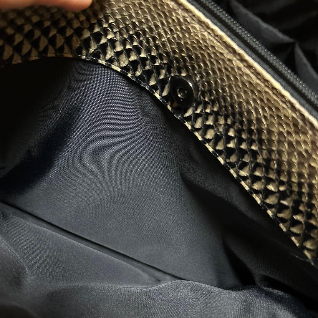 日本製 JRA 公認 品質保証パイソン本革　書類バック　A4可能　ビジネスバック