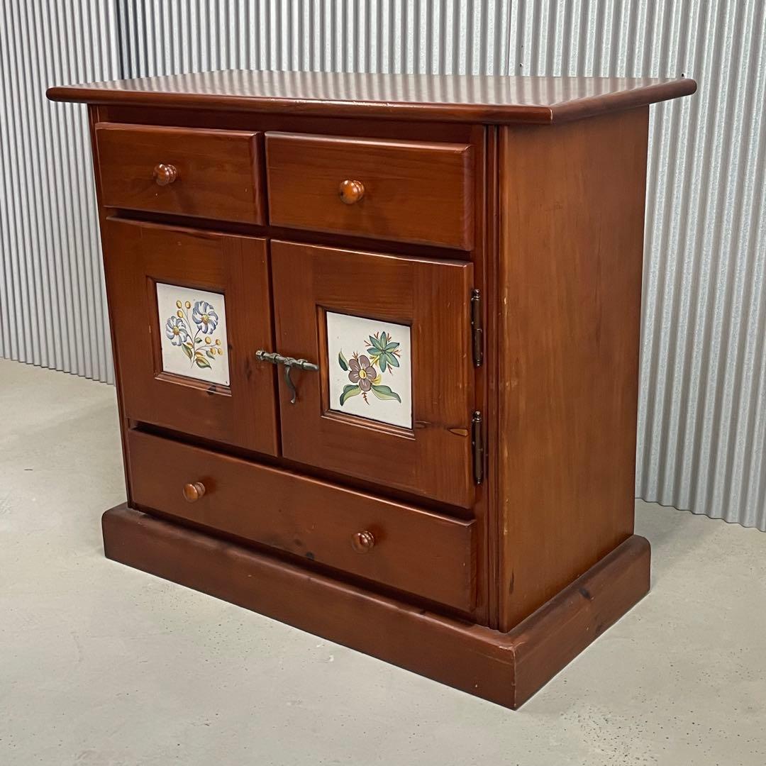 北欧カントリー＊花柄タイル 木製キャビネット　バレンシア風