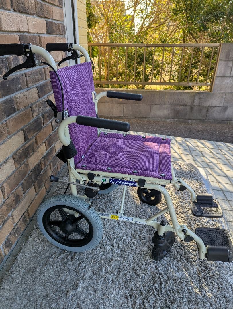 タイヤ確認　車椅子　旅ぐるま　カワムラサイクル　介護用品