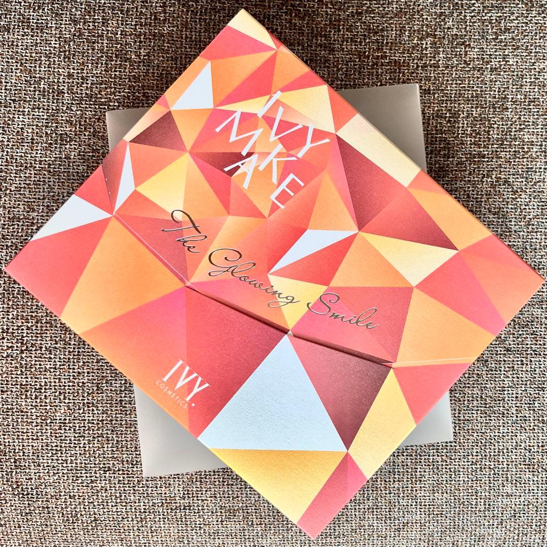 新品✨未開封【IVY】限定メークアップコレクション ザ グロウイングスマイル