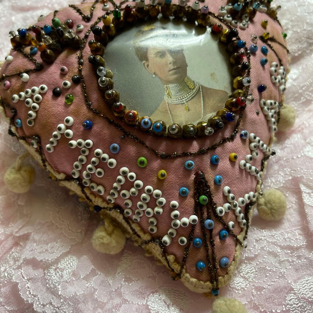 イギリス製アンティーク　１００年以上前のクリスマスプレゼント手作りピンクッション