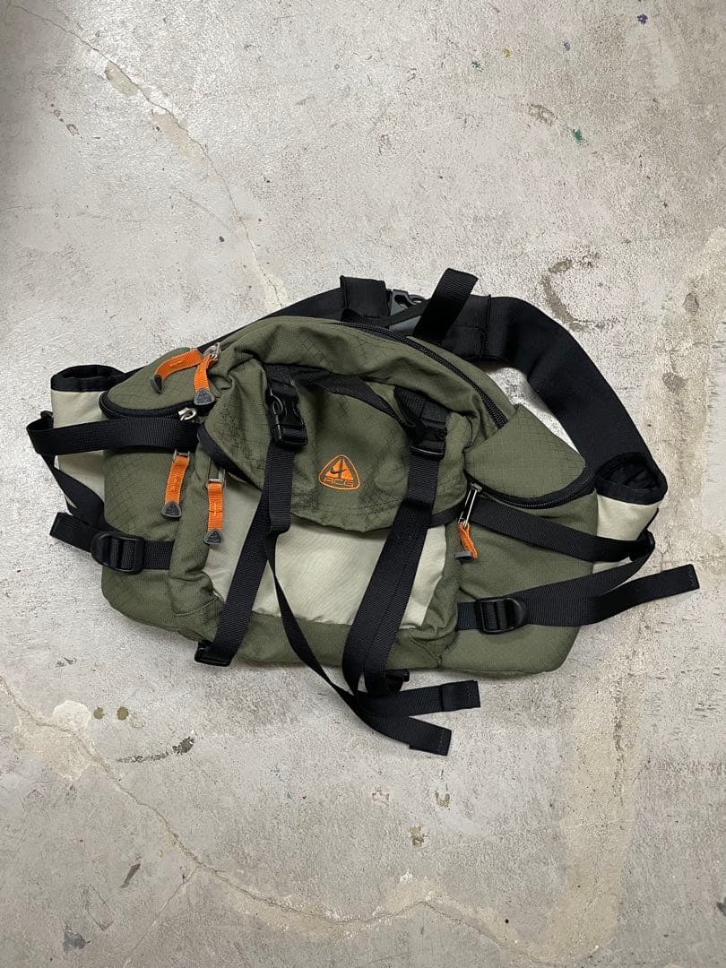 90s NIKE ACG ショルダーバック　ウエストポーチ　カーキ　y2k 刺繍