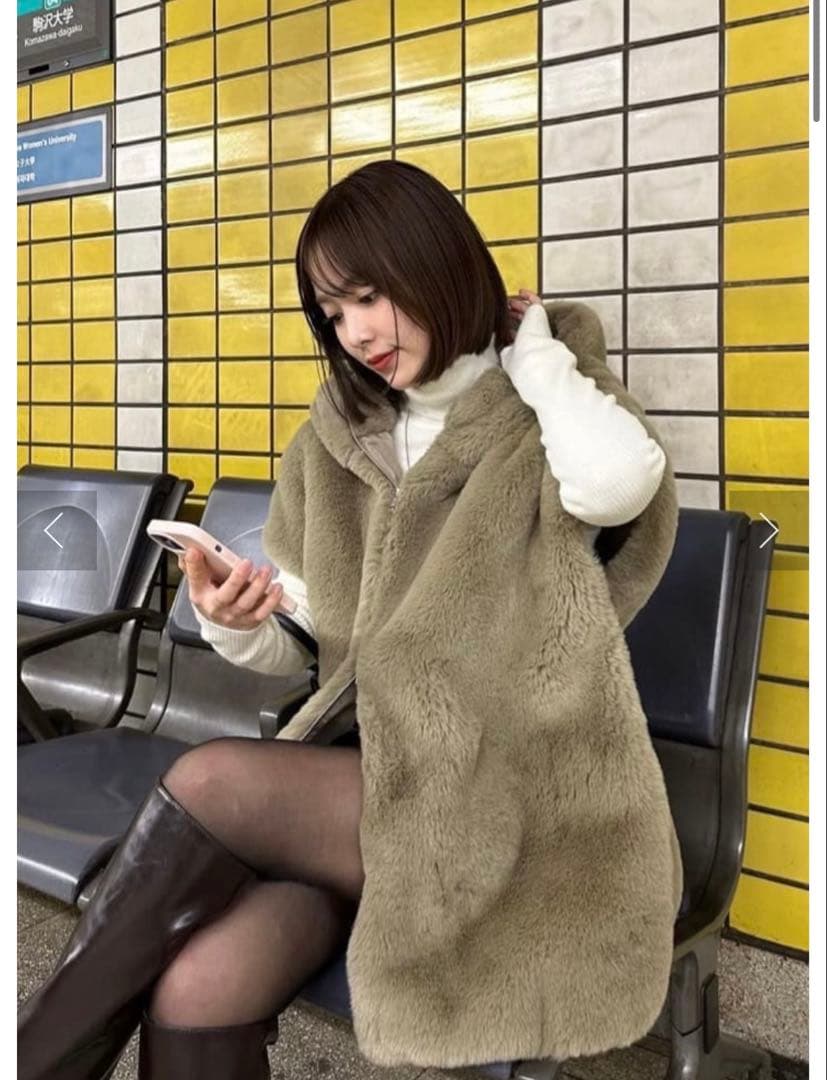 mystic フーディーファーベスト