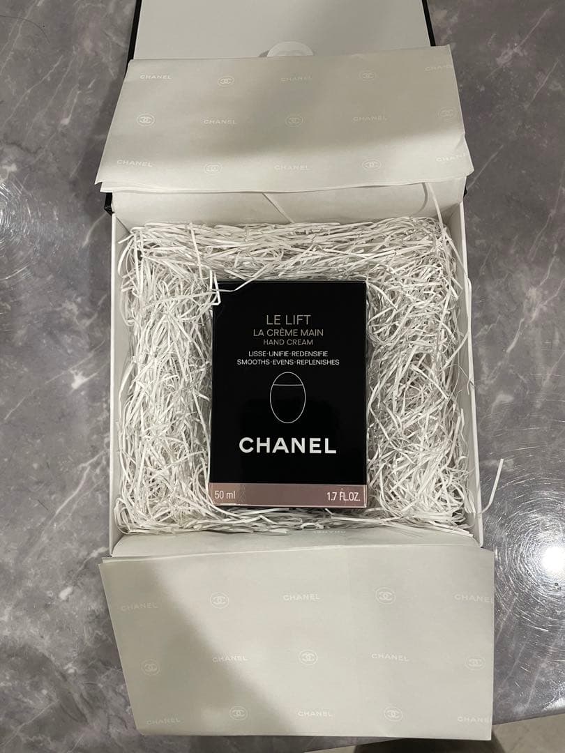 新品未使用✴︎ギフトボックス付き！シャネル　ル リフト ラ クレーム マン