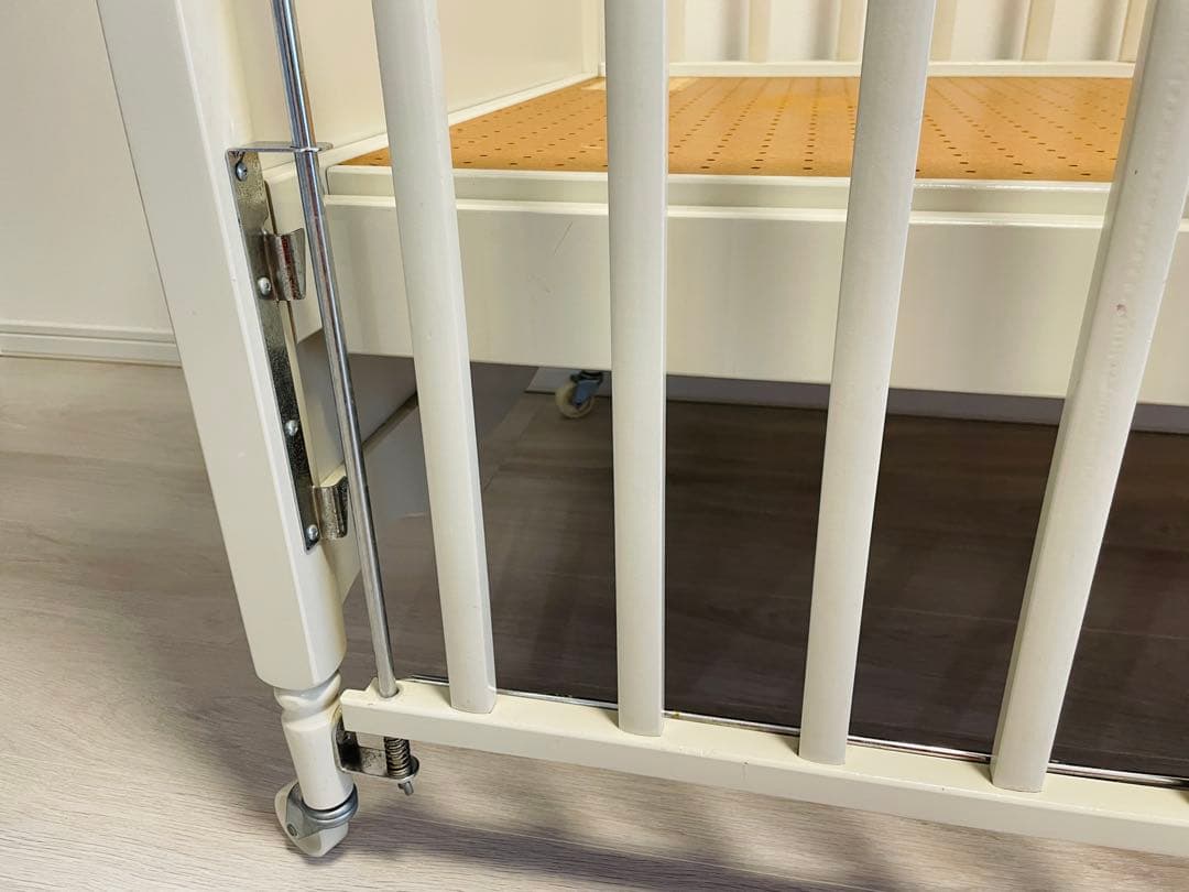 お値下げ！familiar ベビーベッド ファミちゃん絵柄